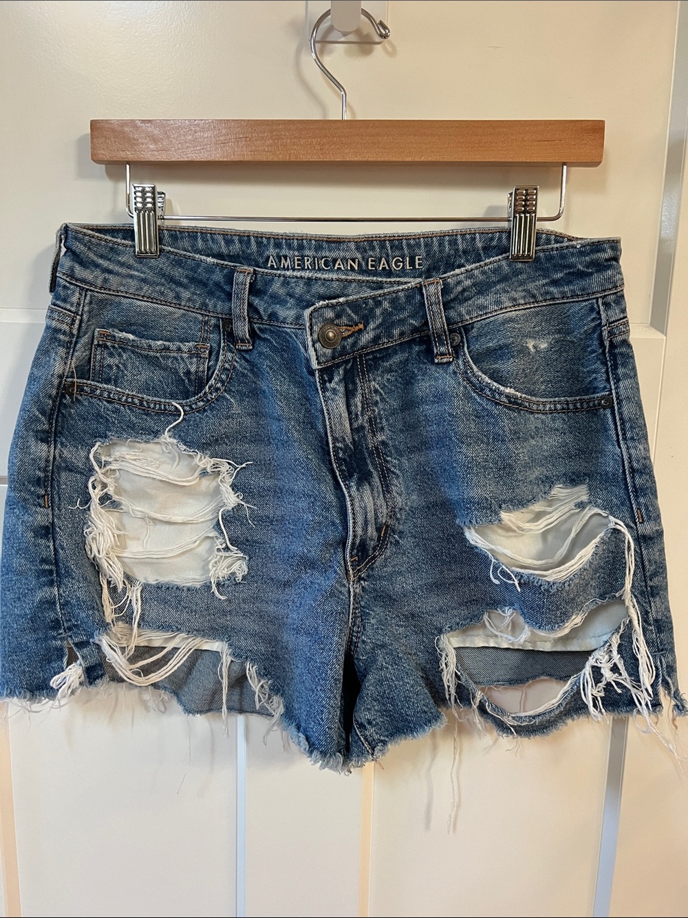 American Eagle Outfitters Strigid Distressed Mom Jean Denim Shorts - Blue
